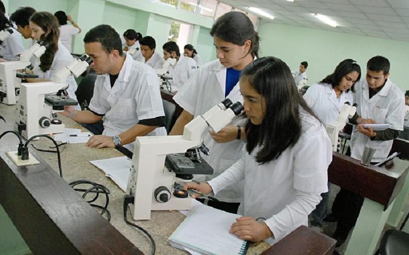 Cuba graduará en 2024 más de 12 mil profesionales en Ciencias Médicas Cuba graduará en 2024 más de 12 mil profesionales en Ciencias Médicas