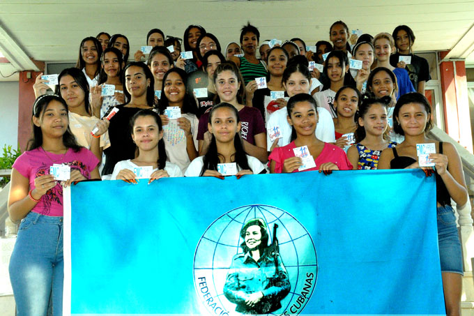Federadas bayamesas rindieron tributo a la heroína de la Sierra y el Llano Federadas bayamesas rindieron tributo a la heroína de la Sierra y el Llano
