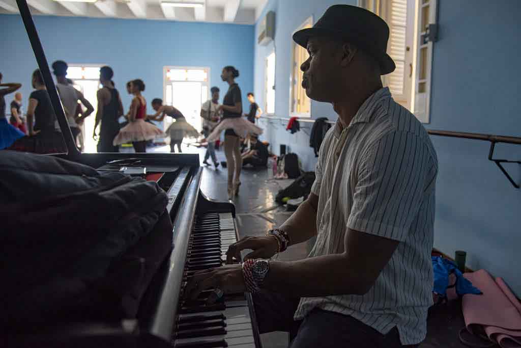 Roberto Fonseca y el Ballet de Cuba: fusión sublime de talento (+Fotos) Roberto Fonseca y el Ballet de Cuba: fusión sublime de talento (+Fotos)
