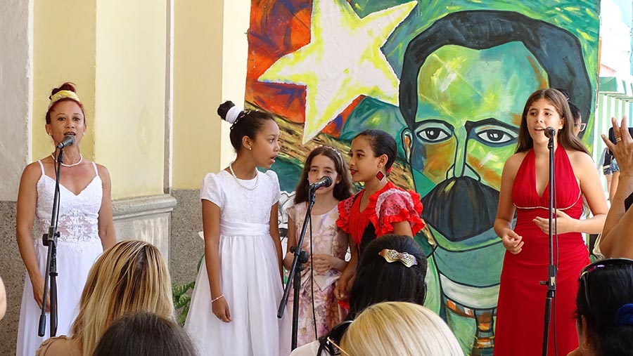 Homenaje de la plástica a José Martí