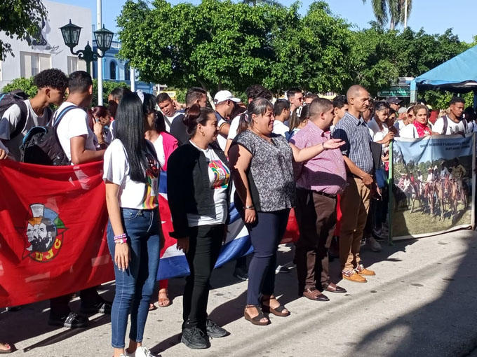 Recorren delegados a la Asamblea provincial de la UJC sitios de interés en Bayamo Recorren delegados a la Asamblea provincial de la UJC sitios de interés en Bayamo