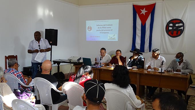 Debaten escritores granmenses aspectos necesarios en su Asamblea X Congreso