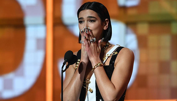Dua Lipa denuncia el genocidio en Gaza y pide acción internacional Dua Lipa denuncia el genocidio en Gaza y pide acción internacional