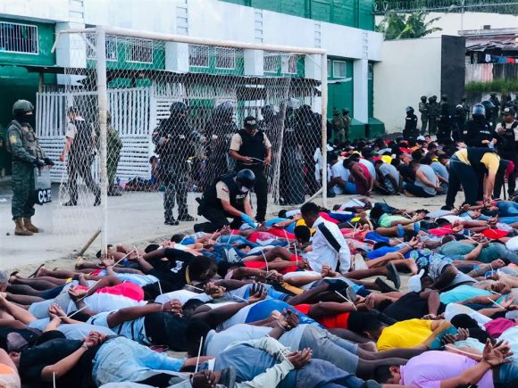 Anuncian liberación de los rehenes de las cárceles en Ecuador Anuncian liberación de los rehenes de las cárceles en Ecuador