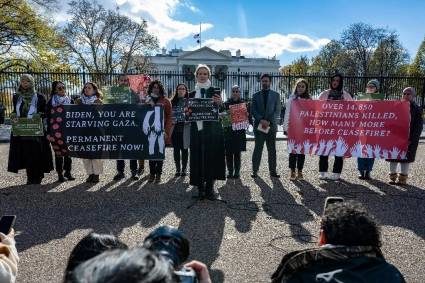 Mujeres en huelga de hambre frente a Casa Blanca por Gaza Mujeres en huelga de hambre frente a Casa Blanca por Gaza