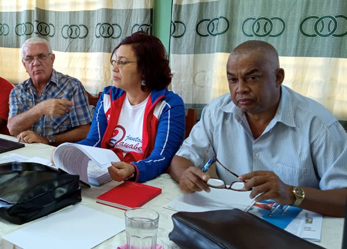 Miembros de comisiones del Parlamento cubano visitan Bartolomé Masó Miembros de comisiones del Parlamento cubano visitan Bartolomé Masó