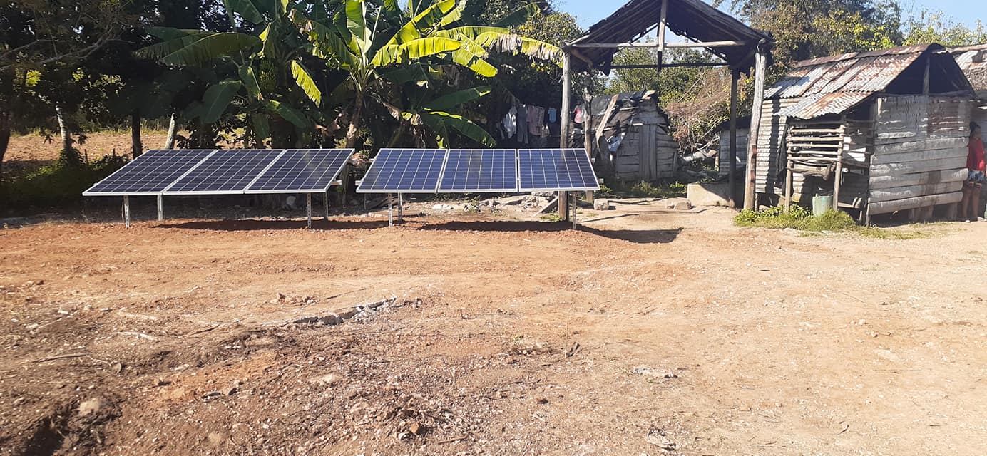 Paneles solares abastecen de energía viviendas aisladas