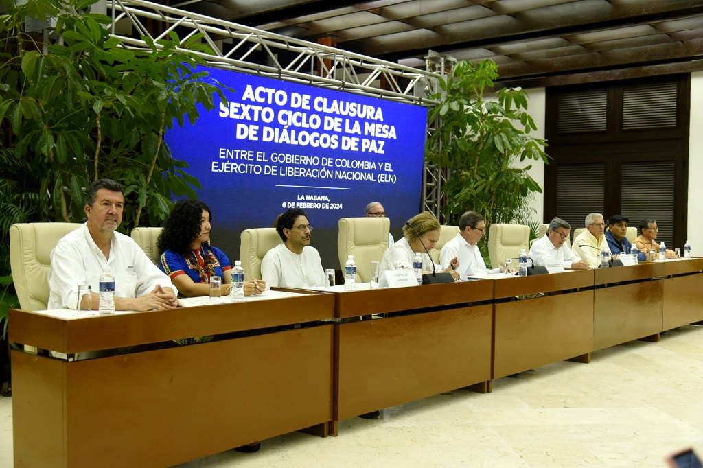 Gobierno de Colombia y ELN acuerdan en Cuba prorrogar cese al fuego Gobierno de Colombia y ELN acuerdan en Cuba prorrogar cese al fuego