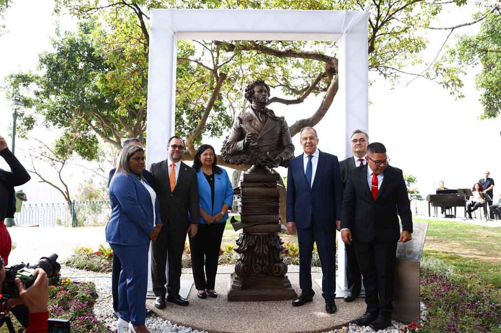 Canciller ruso devela en Venezuela busto del poeta Aleksandr Pushkin