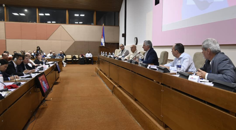 Presidente cubano asiste a debates del Segundo Encuentro Internacional de Publicaciones Teóricas de Partidos y Organizaciones de Izquierda