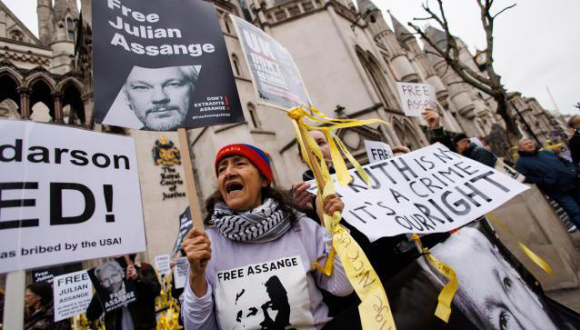 Comenzó juicio de Julian Assange: Último recurso para evitar su extradición a Estados Unidos (+ Video)