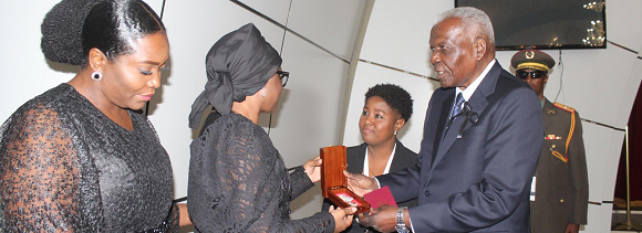 Entregan póstumamente Orden Nacional “José Martí” al tercer presidente de la República de Namibia Hage G. Geingob Entregan póstumamente Orden Nacional “José Martí” al tercer presidente de la República de Namibia Hage G. Geingob