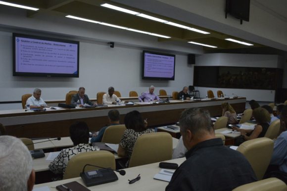 Participa Díaz-Canel en reunión del Ministerio de Finanzas y Precios Participa Díaz-Canel en reunión del Ministerio de Finanzas y Precios