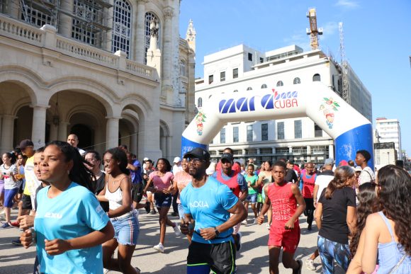 Cuba corrió por la vida y contra el cáncer Cuba corrió por la vida y contra el cáncer