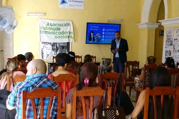 Concluyó en Bayamo tercera edición del curso de Community manager y Social Media Concluyó en Bayamo tercera edición del curso de Community manager y Social Media