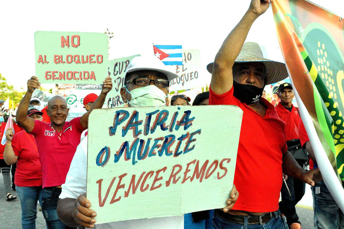 Trabajadores granmenses siempre en defensa de la Revolución cubana Trabajadores granmenses siempre en defensa de la Revolución cubana