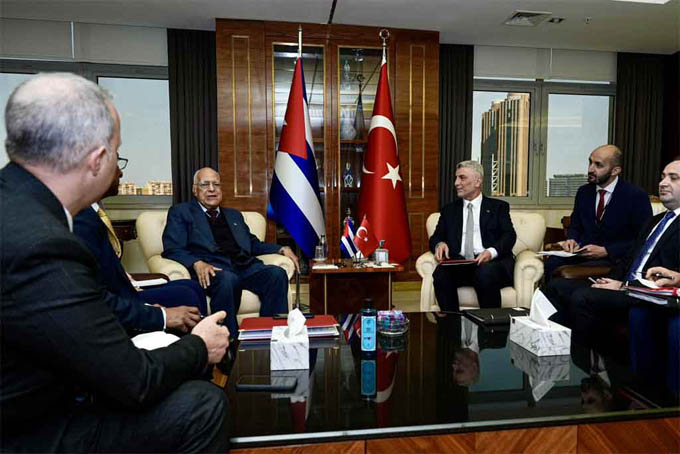 Reciben en Türkiye a vice primer ministro cubano Ricardo Cabrisas