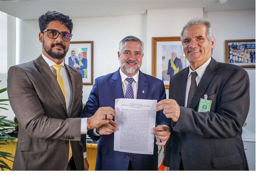 Brasil y Cuba firman acuerdo entre empresas de comunicación (+Foto) Brasil y Cuba firman acuerdo entre empresas de comunicación (+Foto)