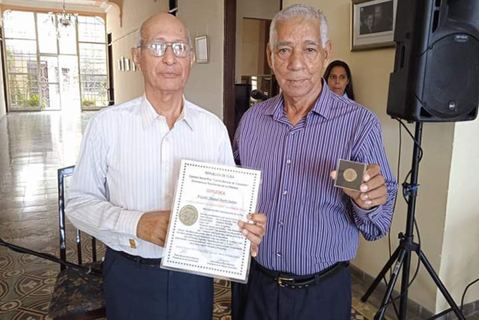 Recibió Carlos Martí Moneda Conmemorativa del Año Internacional de la Paz