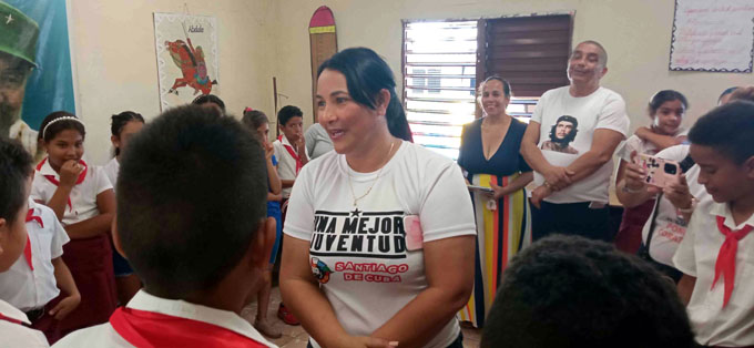 Comparte Primera Secretaria del Partido en Granma con niños y jóvenes masoenses Comparte Primera Secretaria del Partido en Granma con niños y jóvenes masoenses