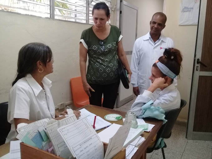 Autoridades del Partido en Granma visitan institución de Salud Autoridades del Partido en Granma visitan institución de Salud
