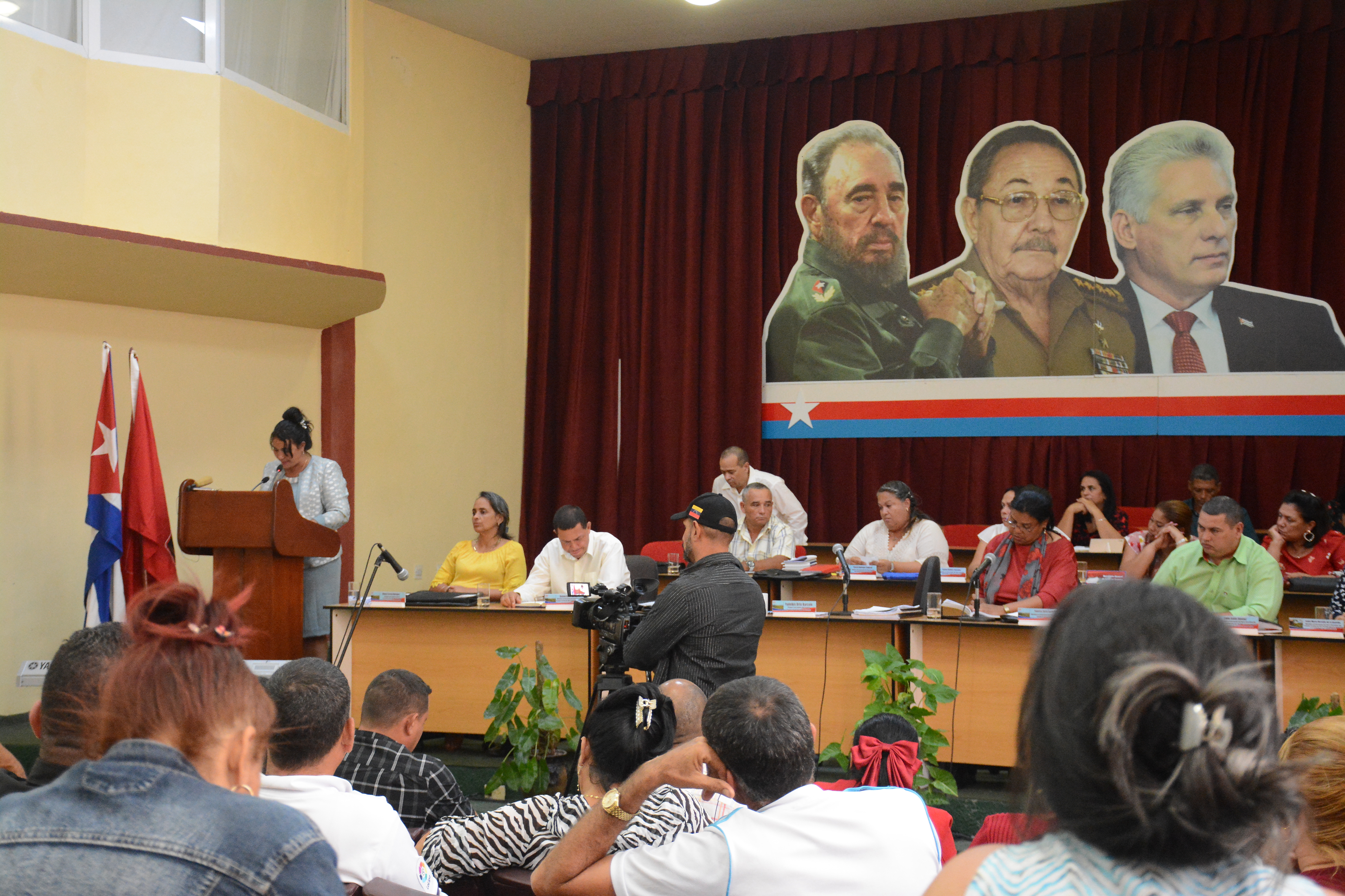 Convocan a defender la Revolución en Pleno del Partido en Granma Convocan a defender la Revolución en Pleno del Partido en Granma
