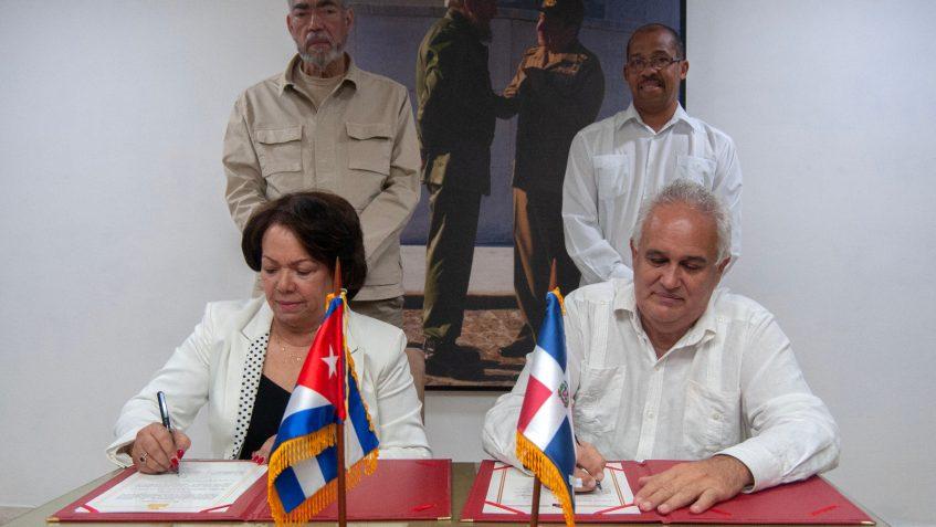Partidos dominicano y cubano firman acuerdo de cooperación Partidos dominicano y cubano firman acuerdo de cooperación