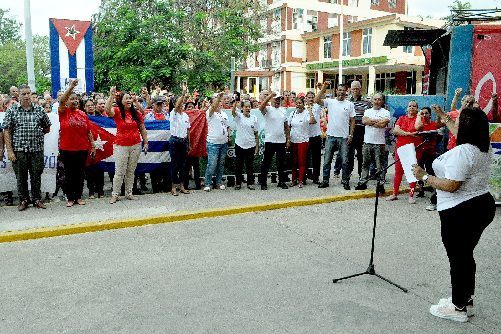 Ratifican trabajadores granmenses su compromiso con la jornada del 1 de mayo Ratifican trabajadores granmenses su compromiso con la jornada del 1 de mayo