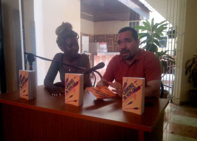Presentan en Bayamo el libro Camino de Herejías