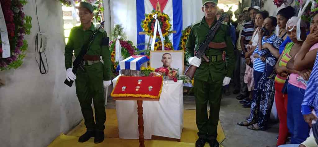 Despiden en Cuba a oficiales de la FAR fallecidos en accidente aéreo (+Foto+Post) Despiden en Cuba a oficiales de la FAR fallecidos en accidente aéreo (+Foto+Post)