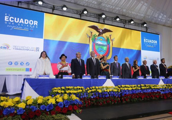 Gana el NO en las dos preguntas más polémicas de referendo en Ecuador