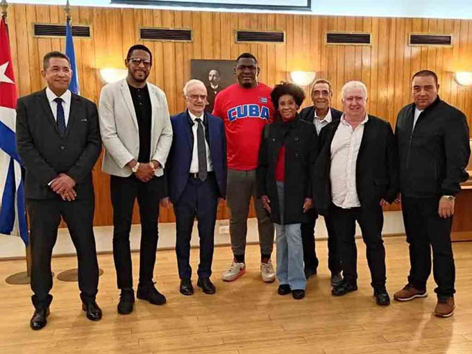 Glorias del deporte cubano comparten experiencias en Francia Glorias del deporte cubano comparten experiencias en Francia
