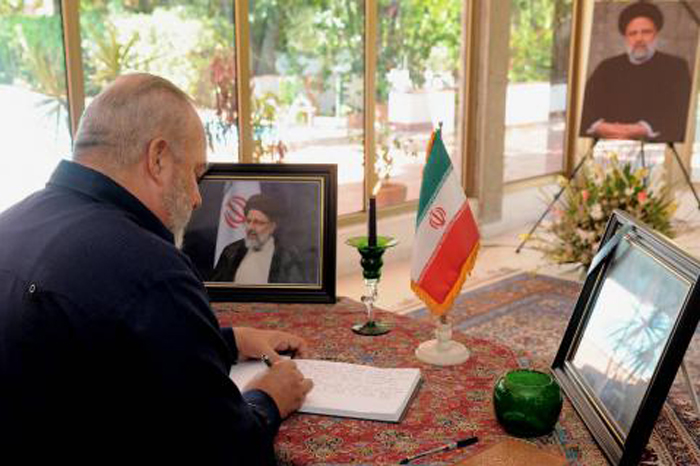 Firman Lazo Hernández y Marrero Cruz libro de condolencias iraní