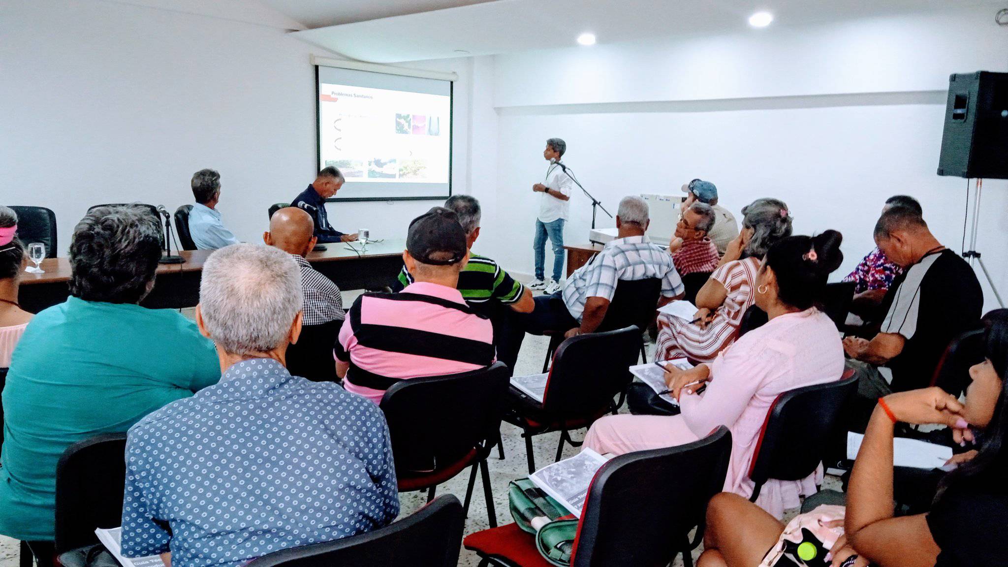 Intercambian sobre potencialidades de plantas protéicas en Granma Intercambian sobre potencialidades de plantas protéicas en Granma