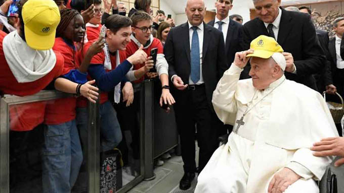Papa Francisco alienta la buena formación profesional de los jóvenes Papa Francisco alienta la buena formación profesional de los jóvenes