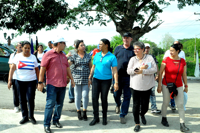 Recorre Viceprimera Ministra sistema de abasto en Granma Recorre Viceprimera Ministra sistema de abasto en Granma