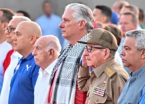 Presiden Raúl Castro y Díaz-Canel concentración por 1 de mayo en Cuba Presiden Raúl Castro y Díaz-Canel concentración por 1 de mayo en Cuba