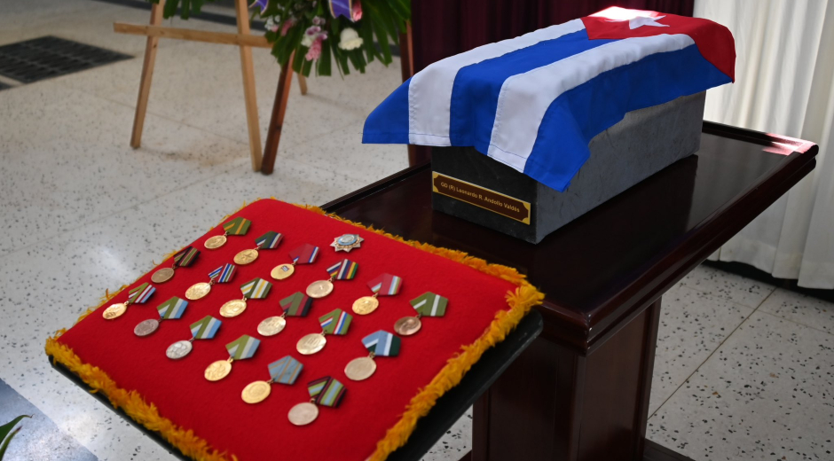 Asistieron Raúl y Díaz-Canel a homenaje póstumo al general Leonardo Andollo Asistieron Raúl y Díaz-Canel a homenaje póstumo al general Leonardo Andollo