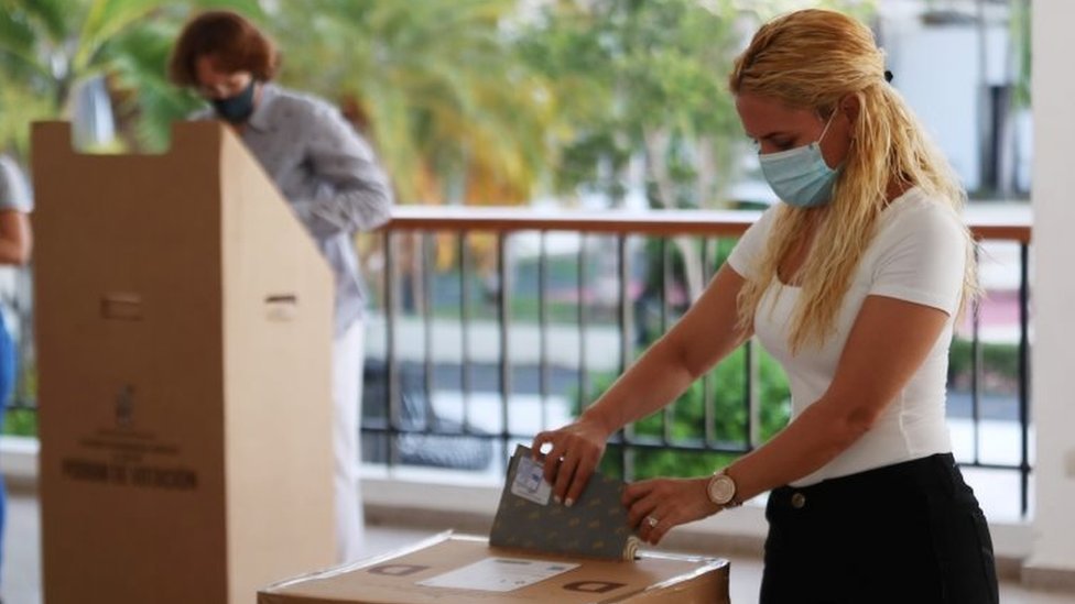 Los dominicanos decidirán este domingo; campaña electoral termina esta medianoche Los dominicanos decidirán este domingo; campaña electoral termina esta medianoche