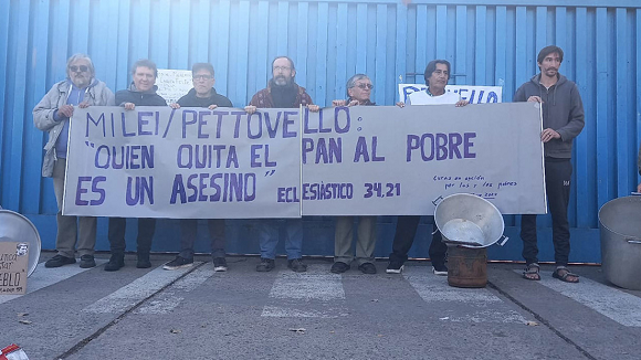 Curas argentinos anuncian huelga de hambre por toneladas de alimentos retenidos por el Gobierno de Milei Curas argentinos anuncian huelga de hambre por toneladas de alimentos retenidos por el Gobierno de Milei