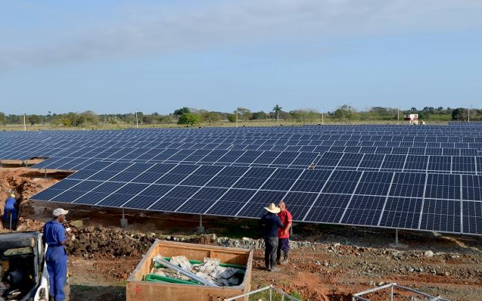 Priorizan constructores ejecución de parques solares en Granma