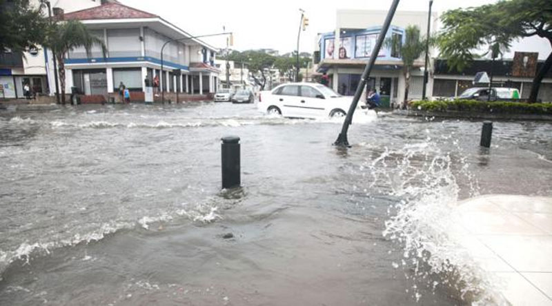 Clases suspendidas y vías cerradas por lluvias en Ecuador Clases suspendidas y vías cerradas por lluvias en Ecuador