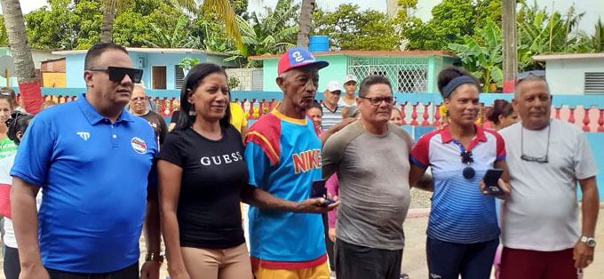 Distinguen a trabajadores del Deporte en Campechuela Distinguen a trabajadores del Deporte en Campechuela