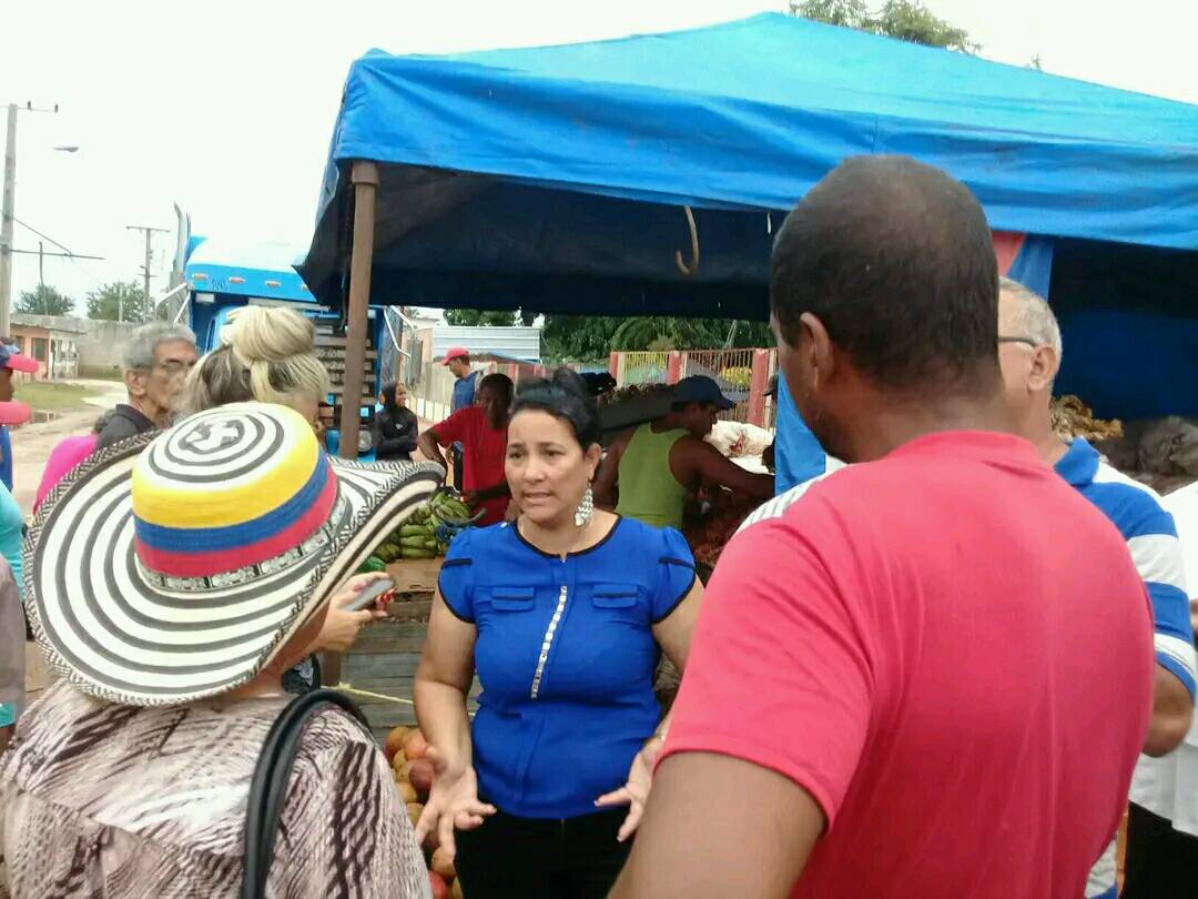 Recorren autoridades del Partido y el Gobierno Feria agropecuaria y comercial en Manzanillo Recorren autoridades del Partido y el Gobierno Feria agropecuaria y comercial en Manzanillo