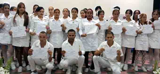Gradúan en Bartolomé Masó nuevos enfermeros básicos Gradúan en Bartolomé Masó nuevos enfermeros básicos