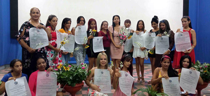 Gradúan en Bartolomé Masó nuevos profesionales de la Educación Gradúan en Bartolomé Masó nuevos profesionales de la Educación
