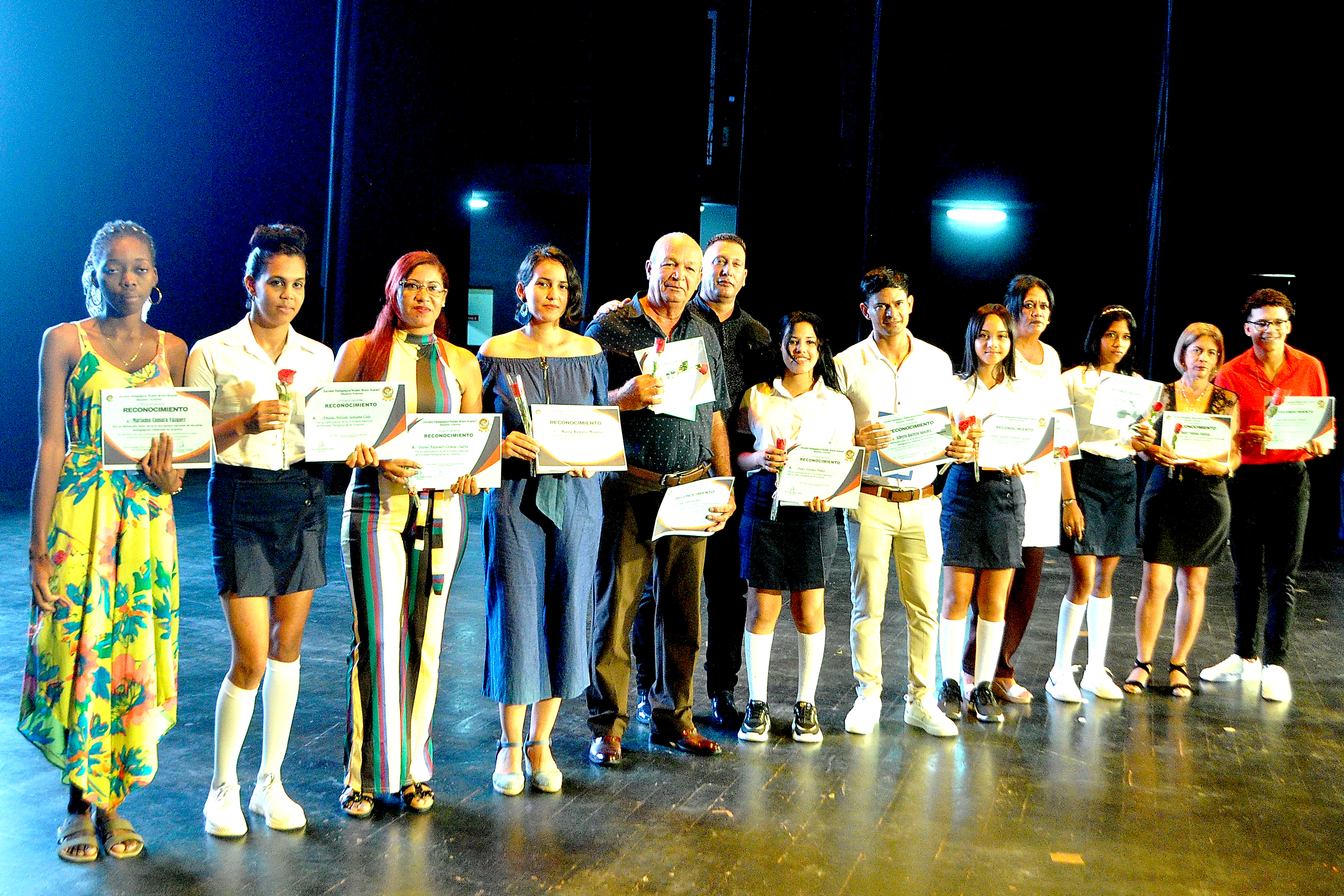 Gradúa escuela pedagógica, de Bayamo, 290 maestros Gradúa escuela pedagógica, de Bayamo, 290 maestros