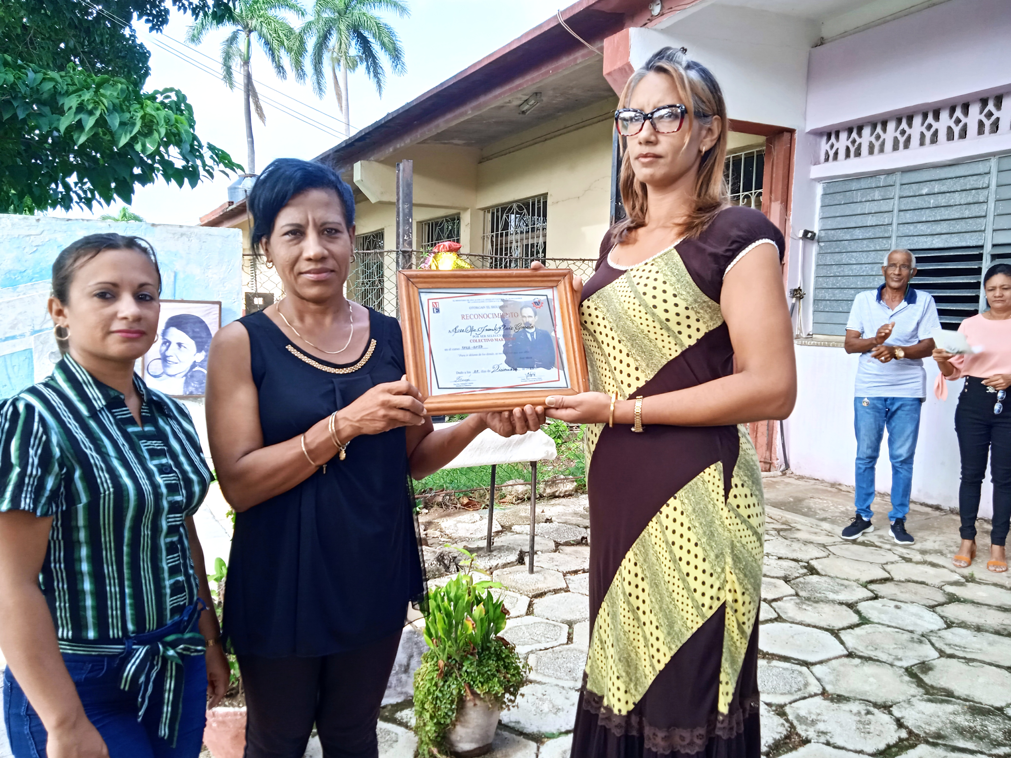 Entregan Condición Colectivo Martiano a Escuela de Oficio en Granma