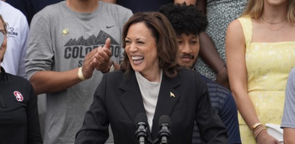 Kamala Harris da su primer discurso como candidata demócrata Kamala Harris da su primer discurso como candidata demócrata