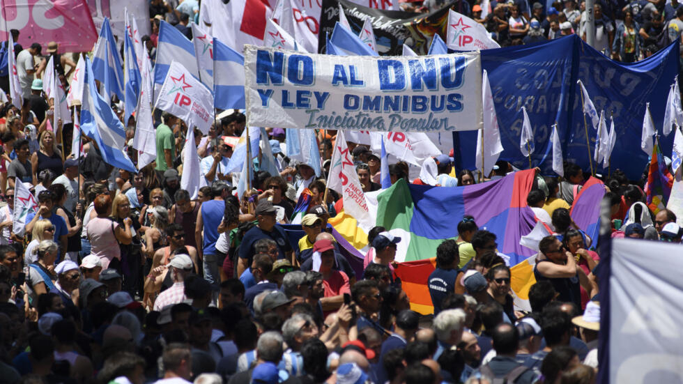 Continúa campaña contra decreto de presidente argentino Continúa campaña contra decreto de presidente argentino